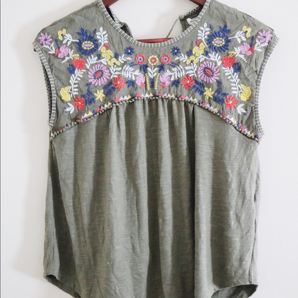 Hollister Tops - Olive Green Flower shirt